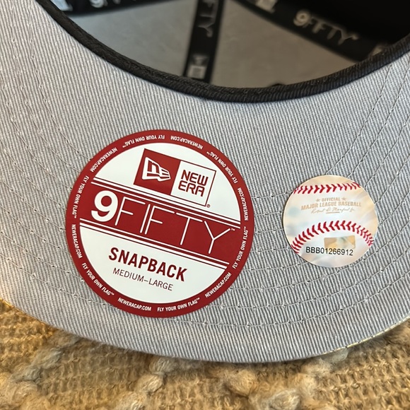 Women’s New Era 9Fifty Seattle Mariners Snap-Back Hat - Picture 3 of 5